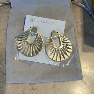 NWT KENDRA SCOTT Sunburst Gold Didi Earrings